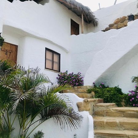 Hotel Smiling Crab Canoas de Punta Sal Exterior photo