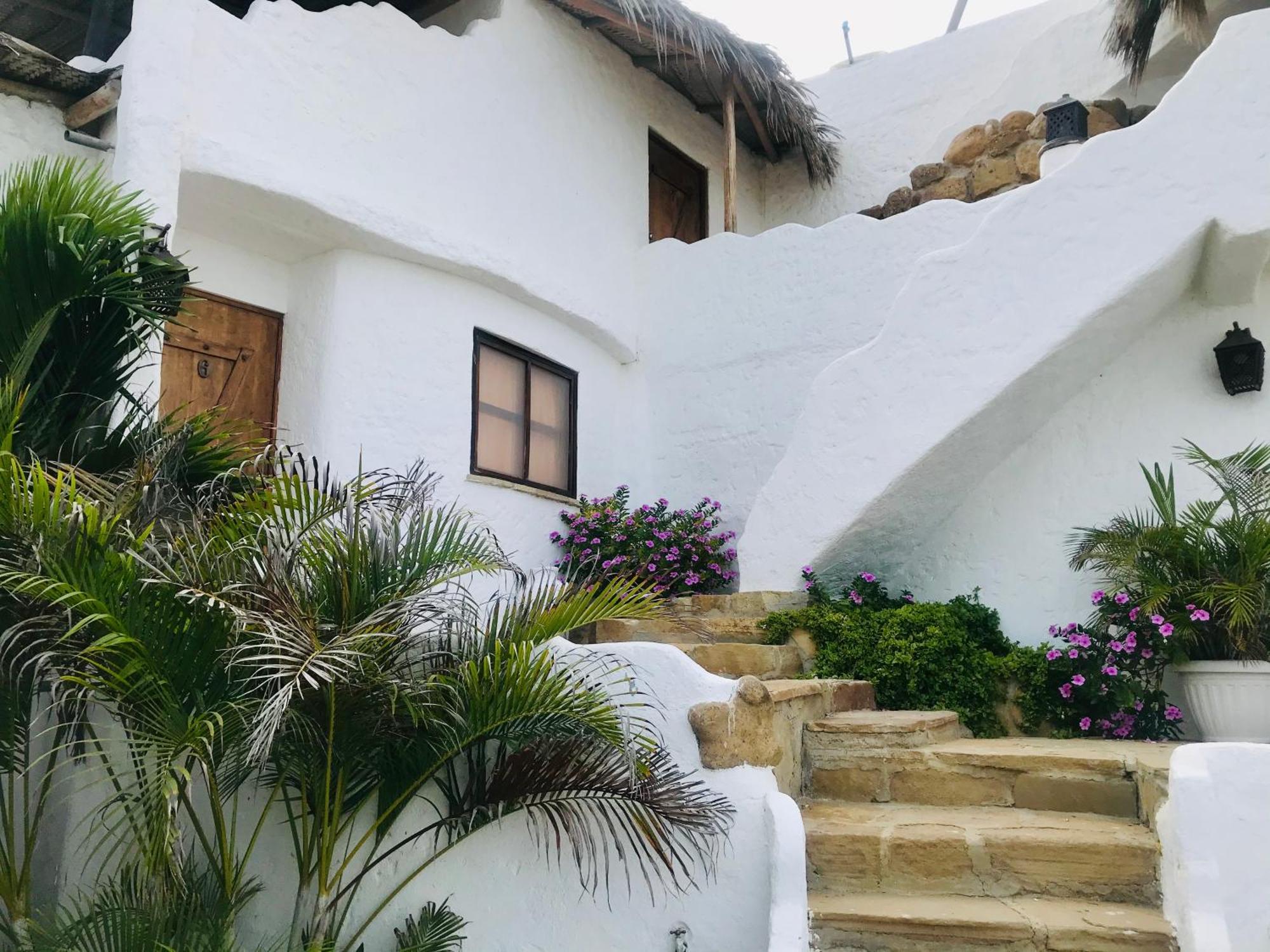 Hotel Smiling Crab Canoas de Punta Sal Exterior photo