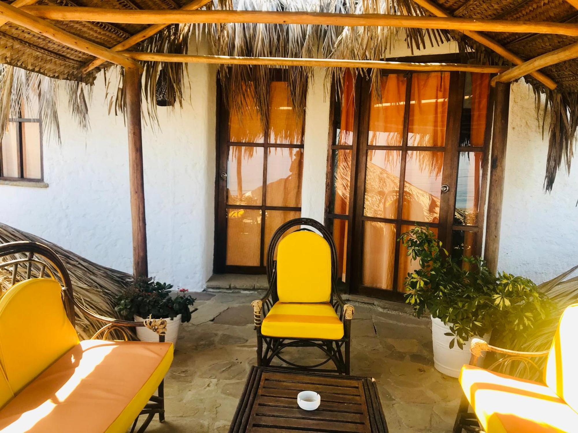 Hotel Smiling Crab Canoas de Punta Sal Exterior photo
