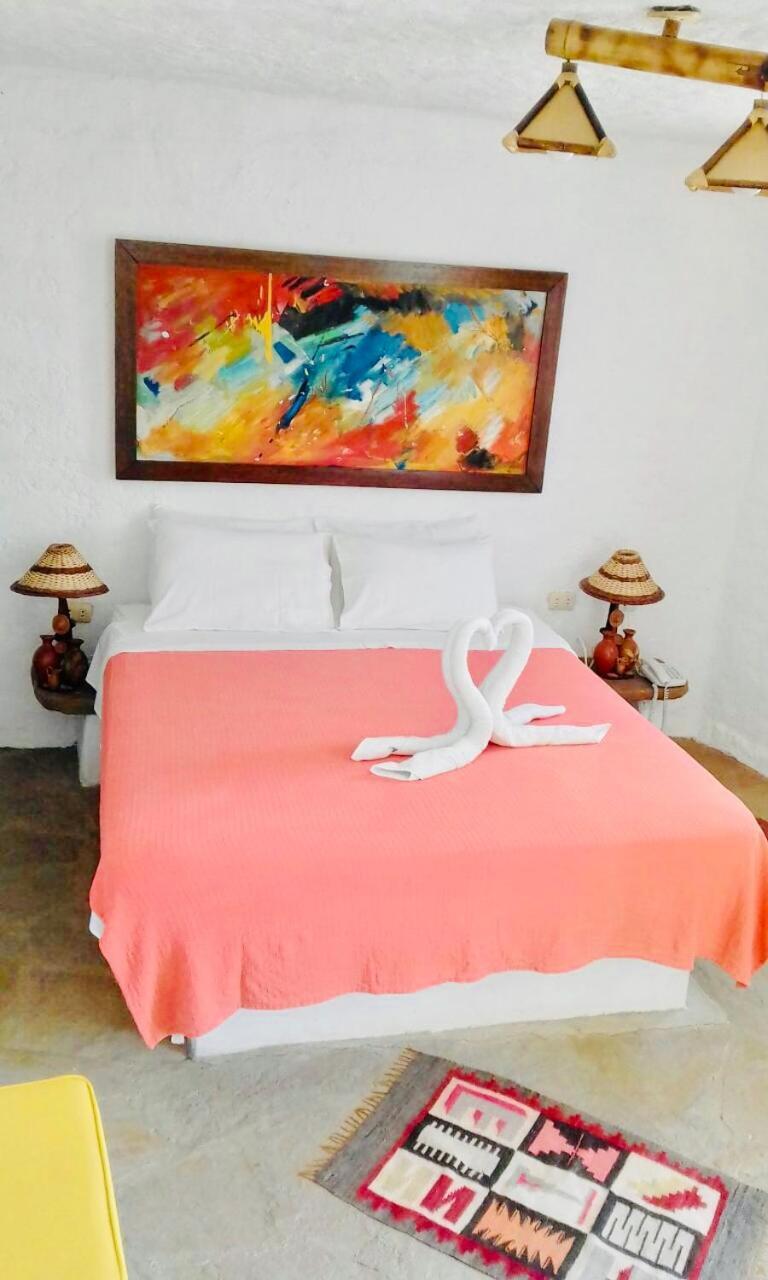 Hotel Smiling Crab Canoas de Punta Sal Exterior photo