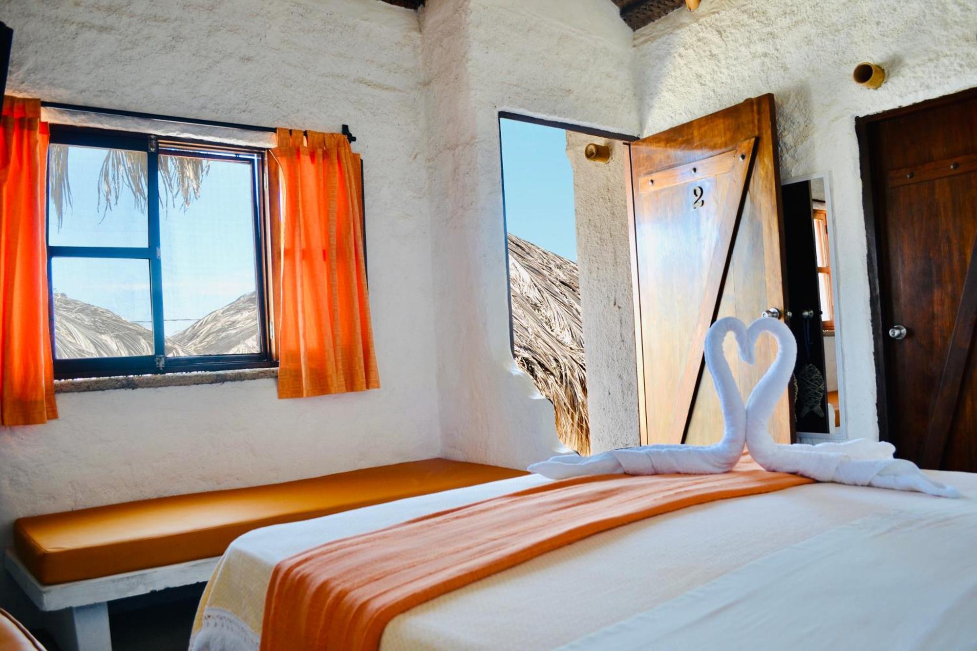 Hotel Smiling Crab Canoas de Punta Sal Exterior photo