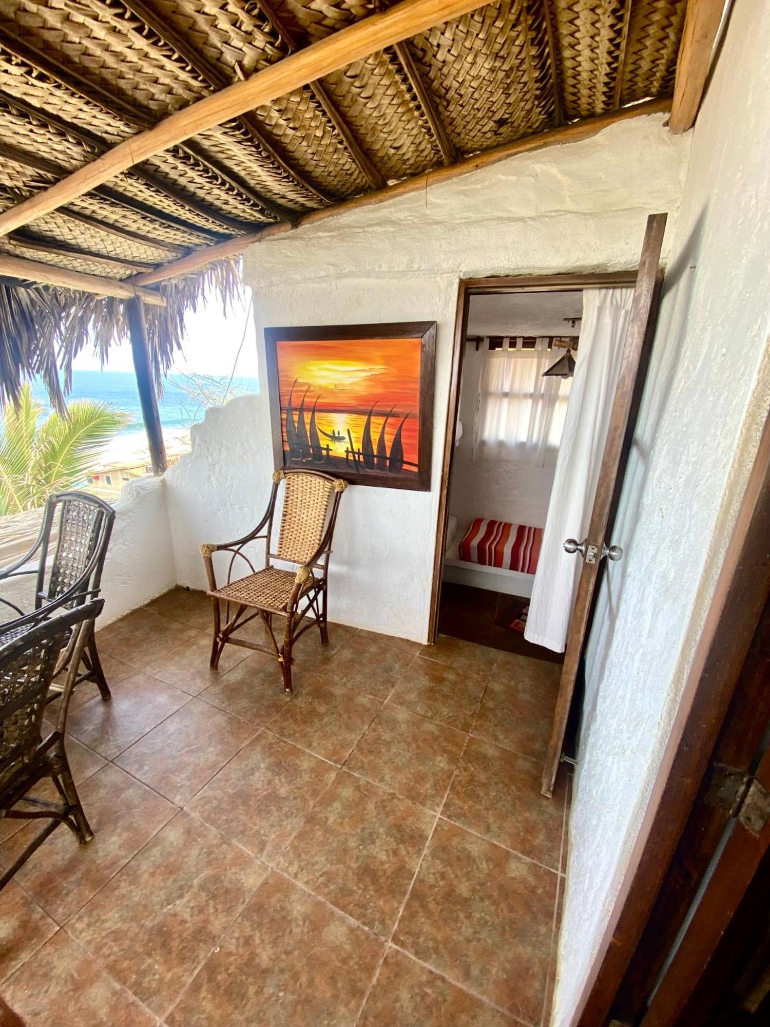 Hotel Smiling Crab Canoas de Punta Sal Exterior photo