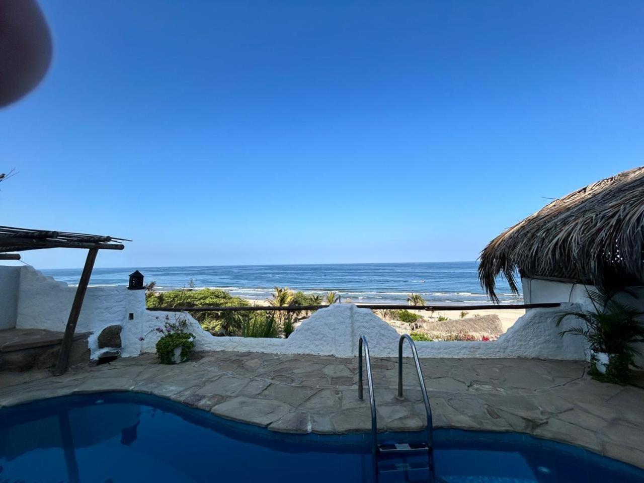 Hotel Smiling Crab Canoas de Punta Sal Exterior photo