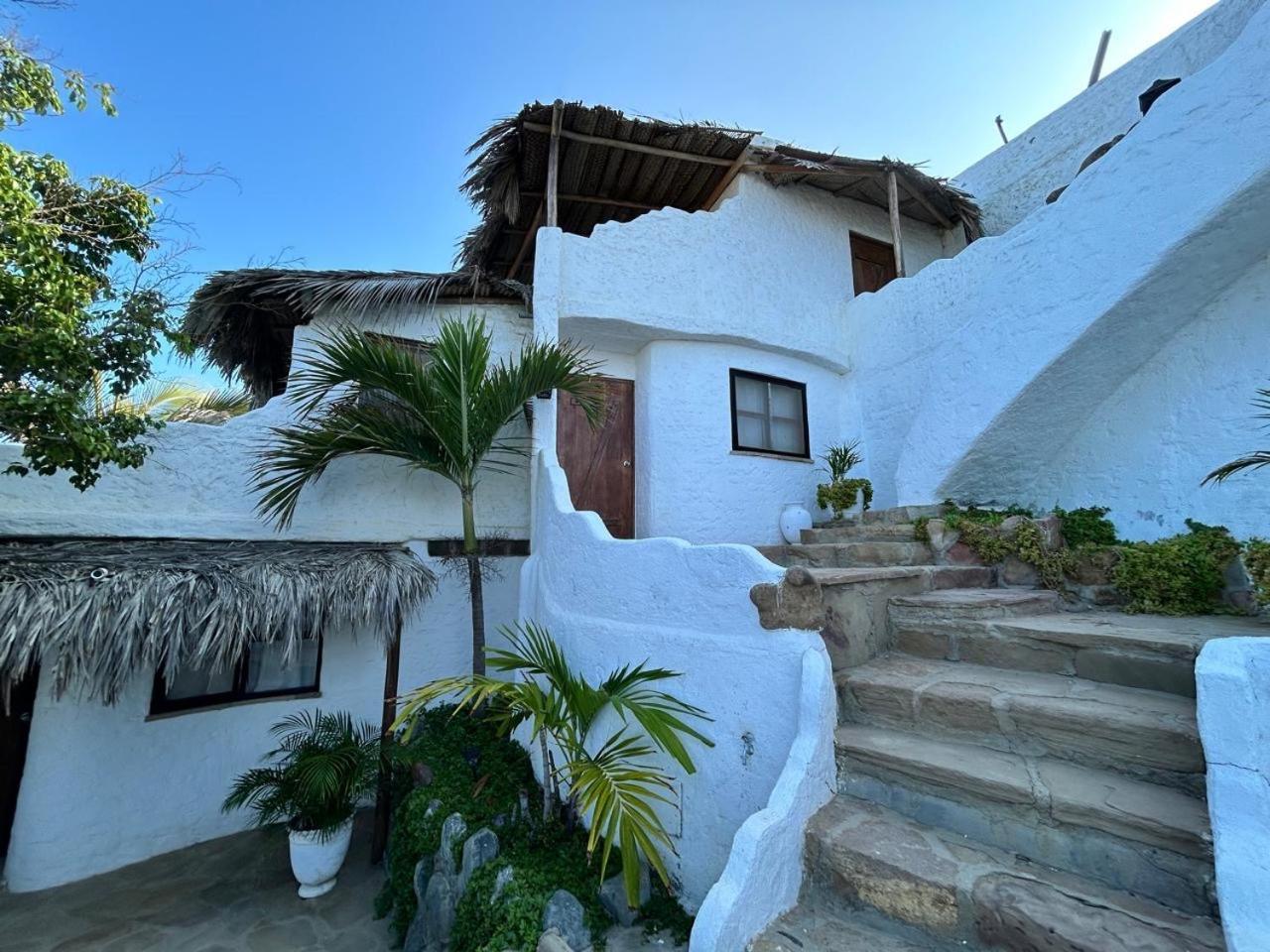 Hotel Smiling Crab Canoas de Punta Sal Exterior photo