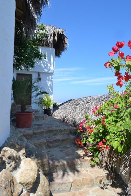 Hotel Smiling Crab Canoas de Punta Sal Exterior photo